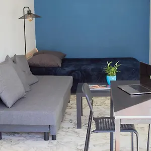 https://sun-splashed-studio-with-spacious-terrace-and-sea-view.fr-provencehotel.com