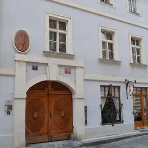 U Cervene Zidle - Red Chair 3* Prag